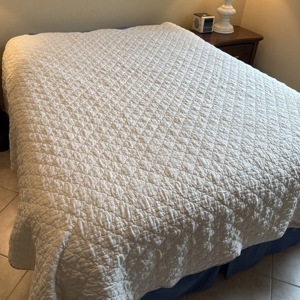 Better Homes & Gardens Hannalore Quilt Full/Queen 90x92 White Roses Cottage